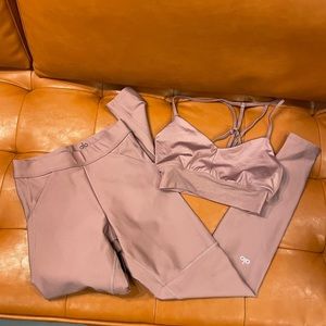 SET: Alo Yoga Airlift Woodrose Set in XS - Lavish Bra & Utility Leggings